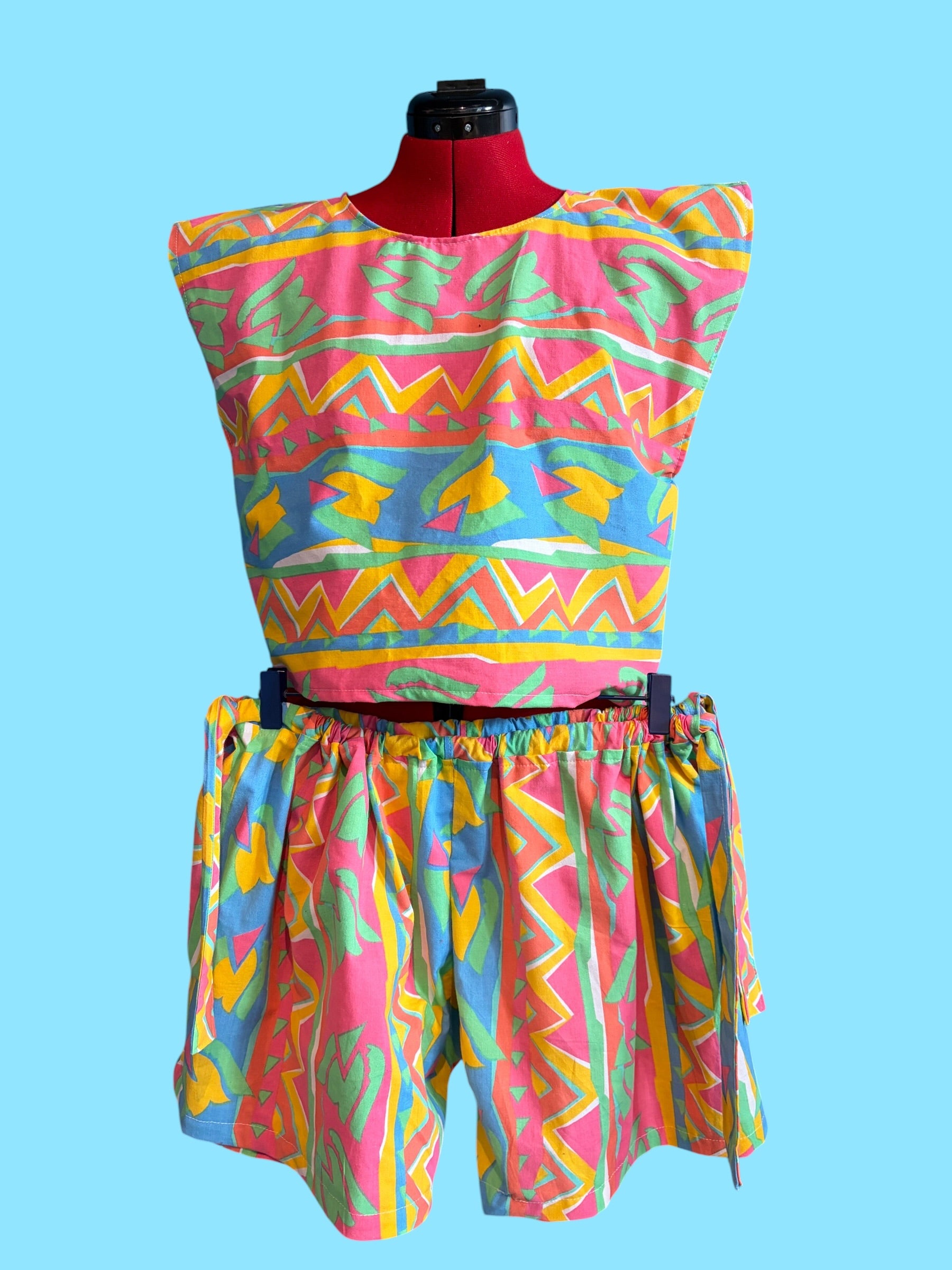 Shorts made of eighties bed sheet